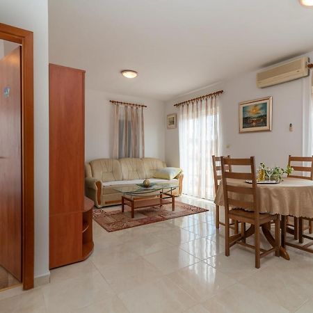 Apartman Dildo Apartment Трогир Екстериор снимка
