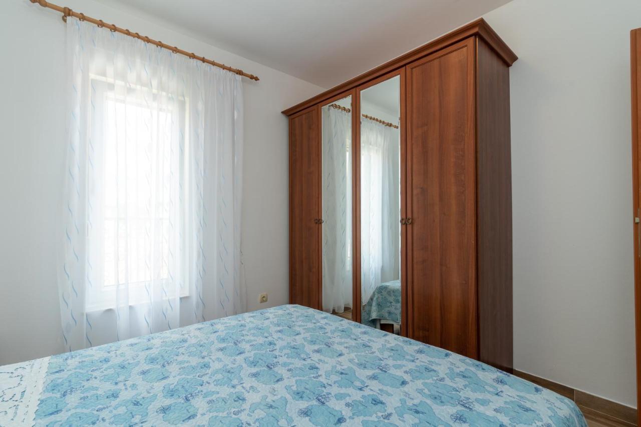 Apartman Dildo Apartment Трогир Екстериор снимка