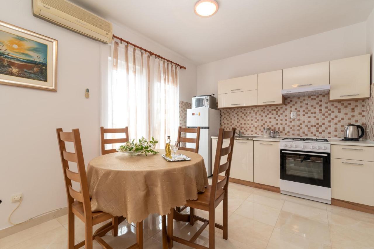 Apartman Dildo Apartment Трогир Екстериор снимка