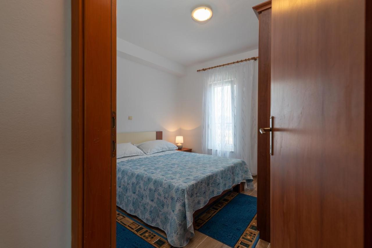 Apartman Dildo Apartment Трогир Екстериор снимка