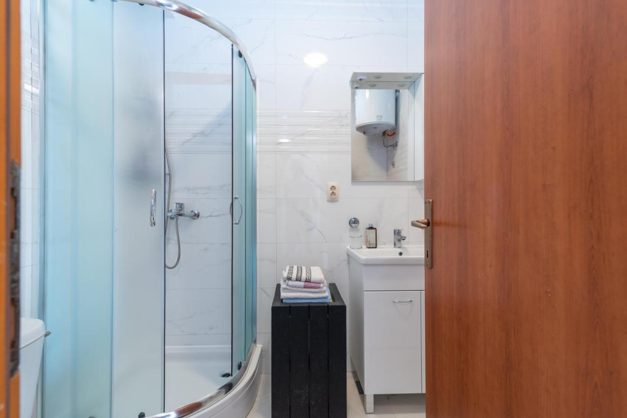 Apartman Dildo Apartment Трогир Екстериор снимка