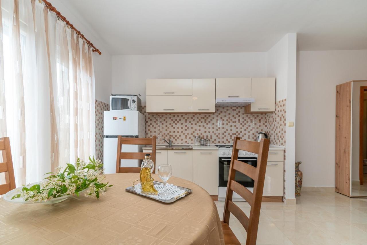 Apartman Dildo Apartment Трогир Екстериор снимка