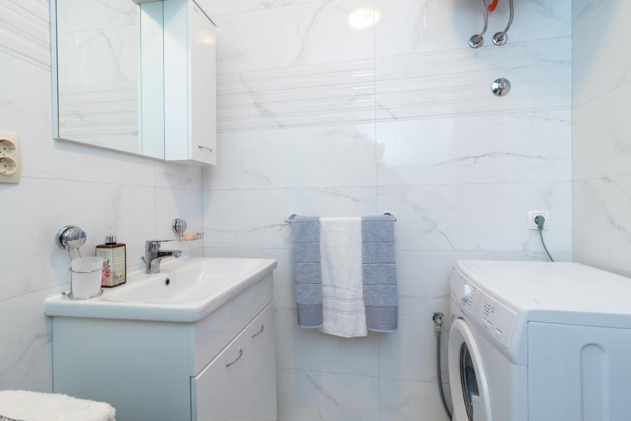 Apartman Dildo Apartment Трогир Екстериор снимка